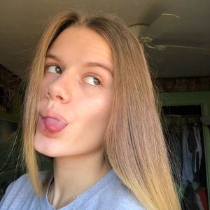 Meet your Posher, Courtney